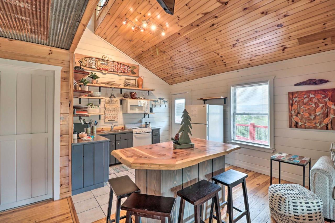 Cheery Pet-Friendly Studio With Shared Fire Pit Mountain View Exterior photo