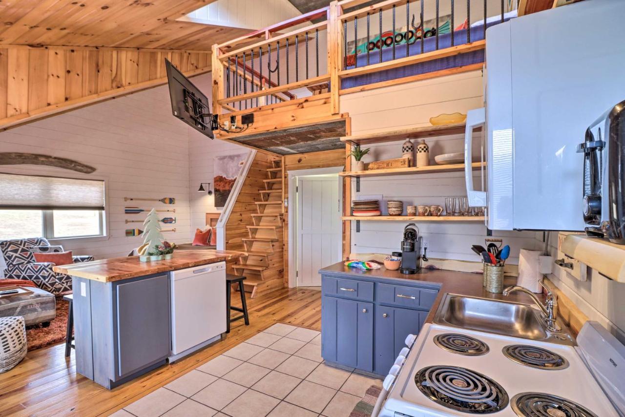 Cheery Pet-Friendly Studio With Shared Fire Pit Mountain View Exterior photo