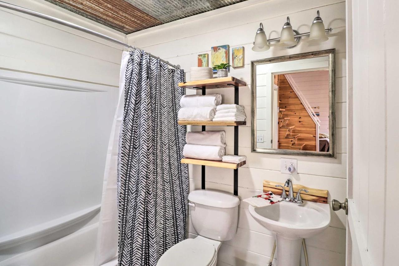 Cheery Pet-Friendly Studio With Shared Fire Pit Mountain View Exterior photo