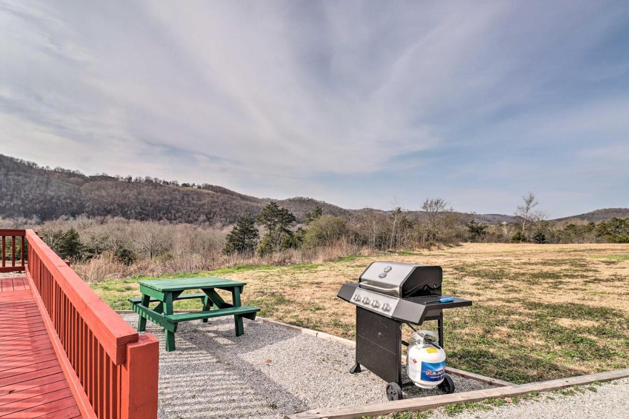 Cheery Pet-Friendly Studio With Shared Fire Pit Mountain View Exterior photo